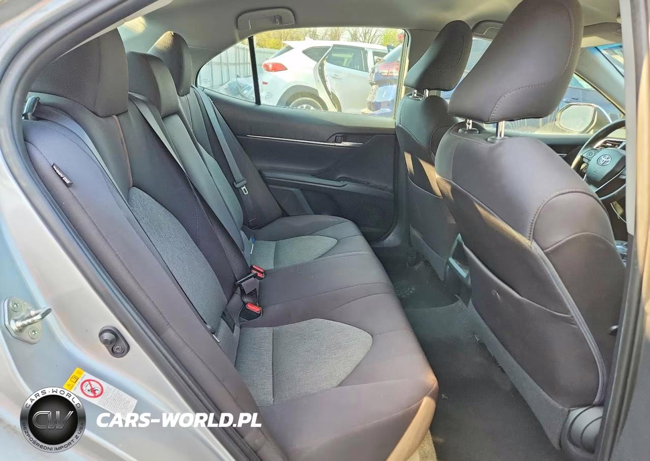 2018 Toyota Camry Le VIN:4T1B11HKXJU089731 - 10