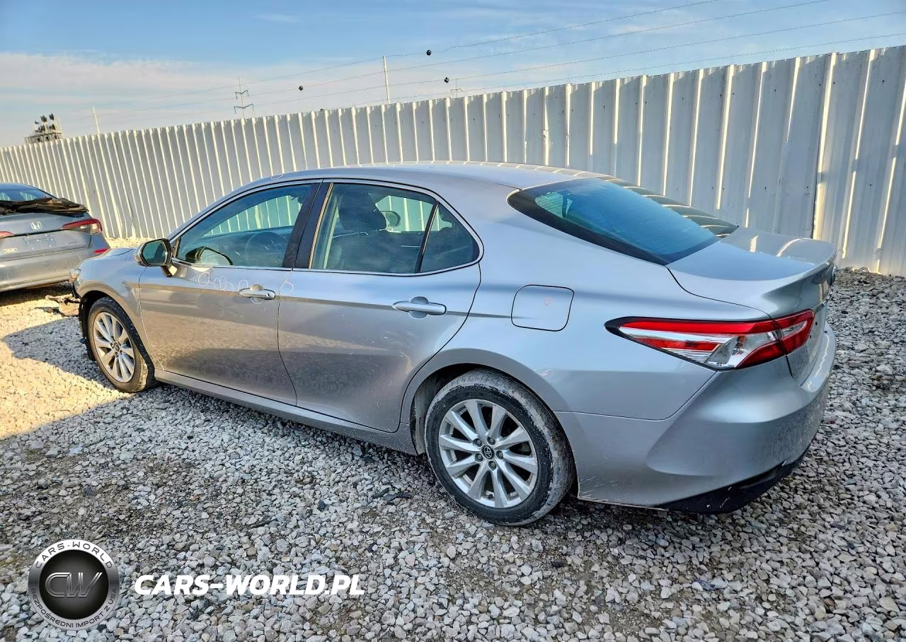 2018 Toyota Camry Le VIN:4T1B11HKXJU089731 - 2