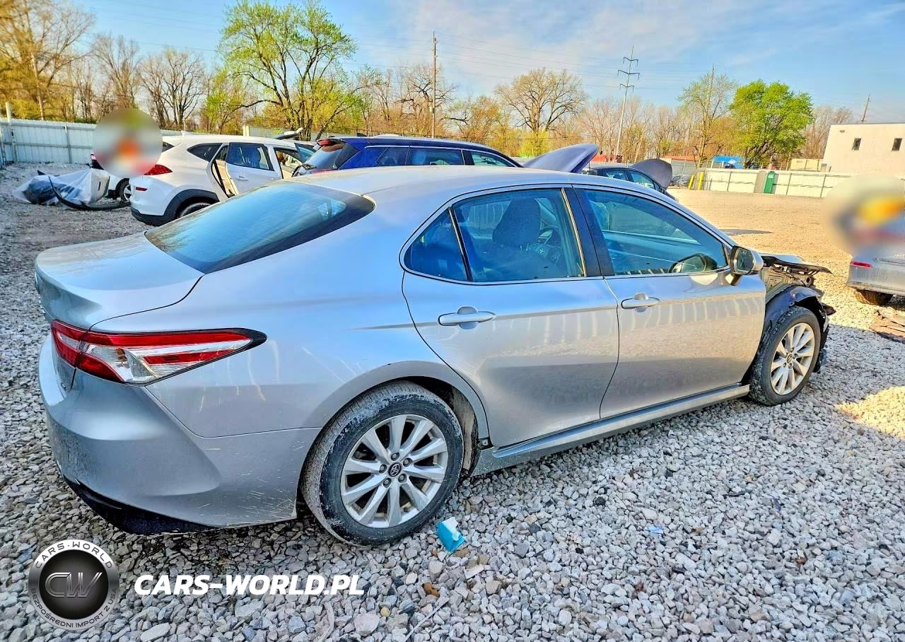 2018 Toyota Camry Le VIN:4T1B11HKXJU089731 - 3