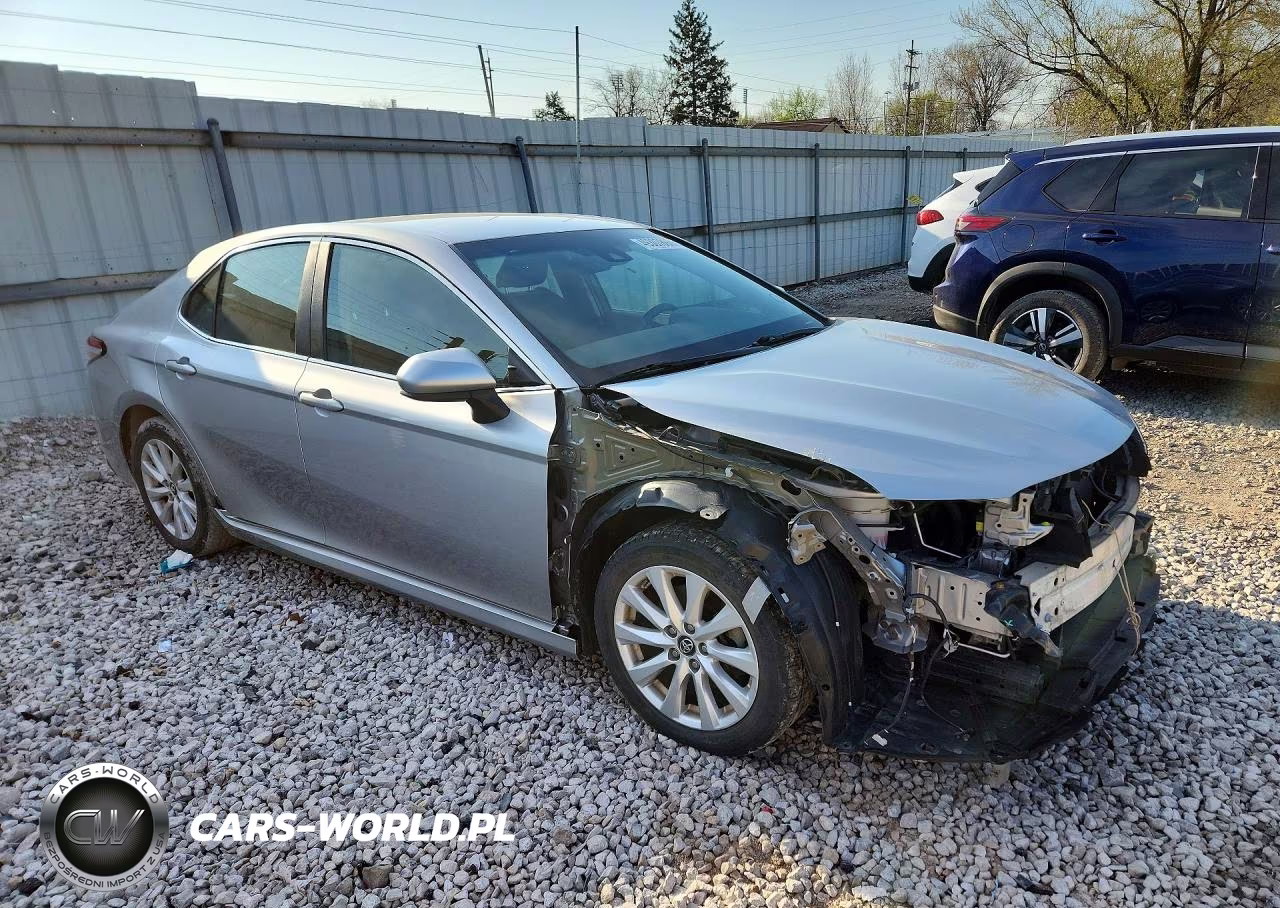 2018 Toyota Camry Le VIN:4T1B11HKXJU089731 - 4