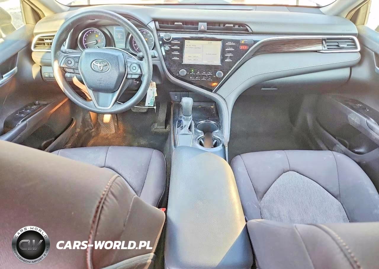 2018 Toyota Camry Le VIN:4T1B11HKXJU089731 - 8