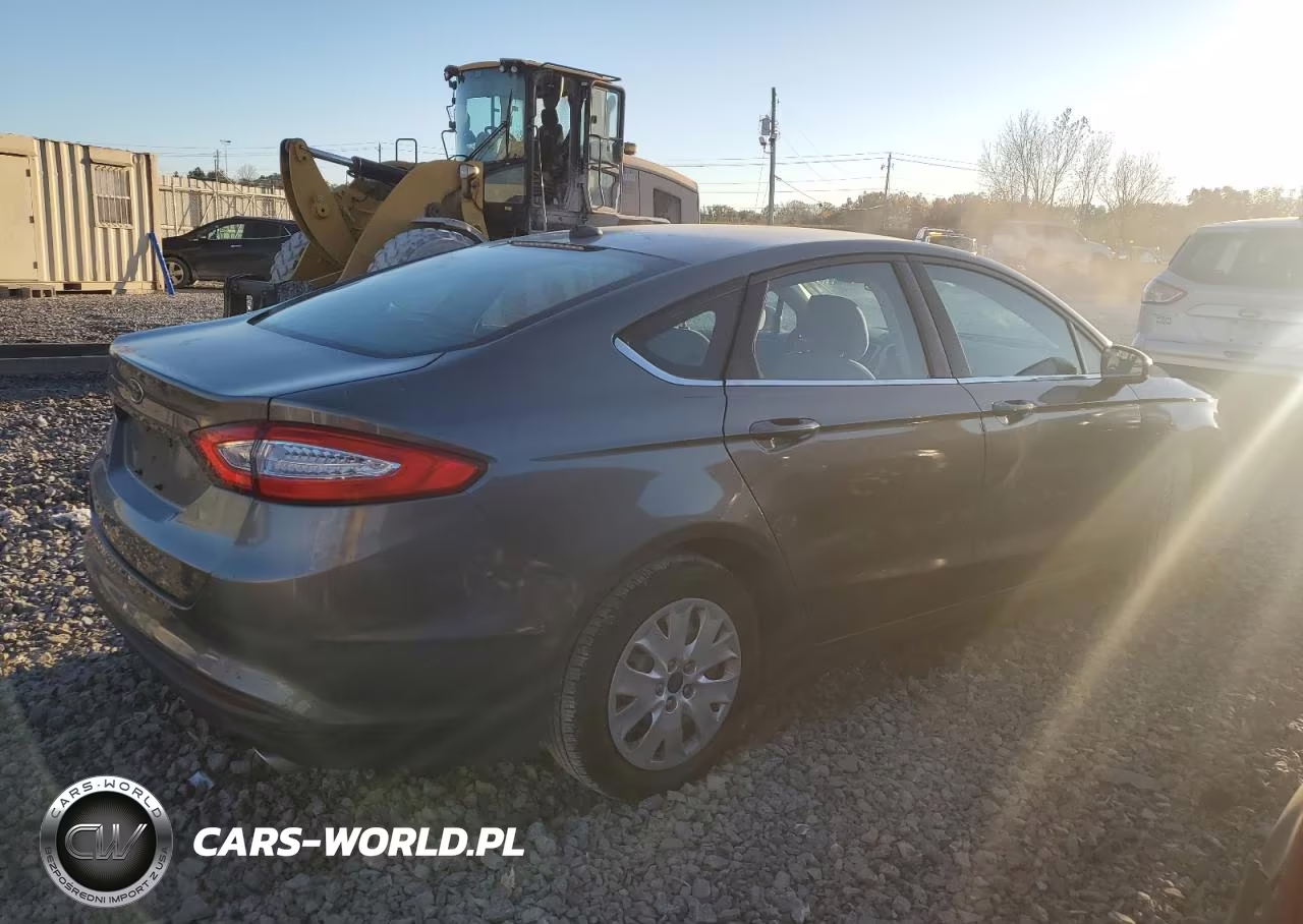2014 Ford Fusion S VIN:3FA6P0G75ER335194 - 3