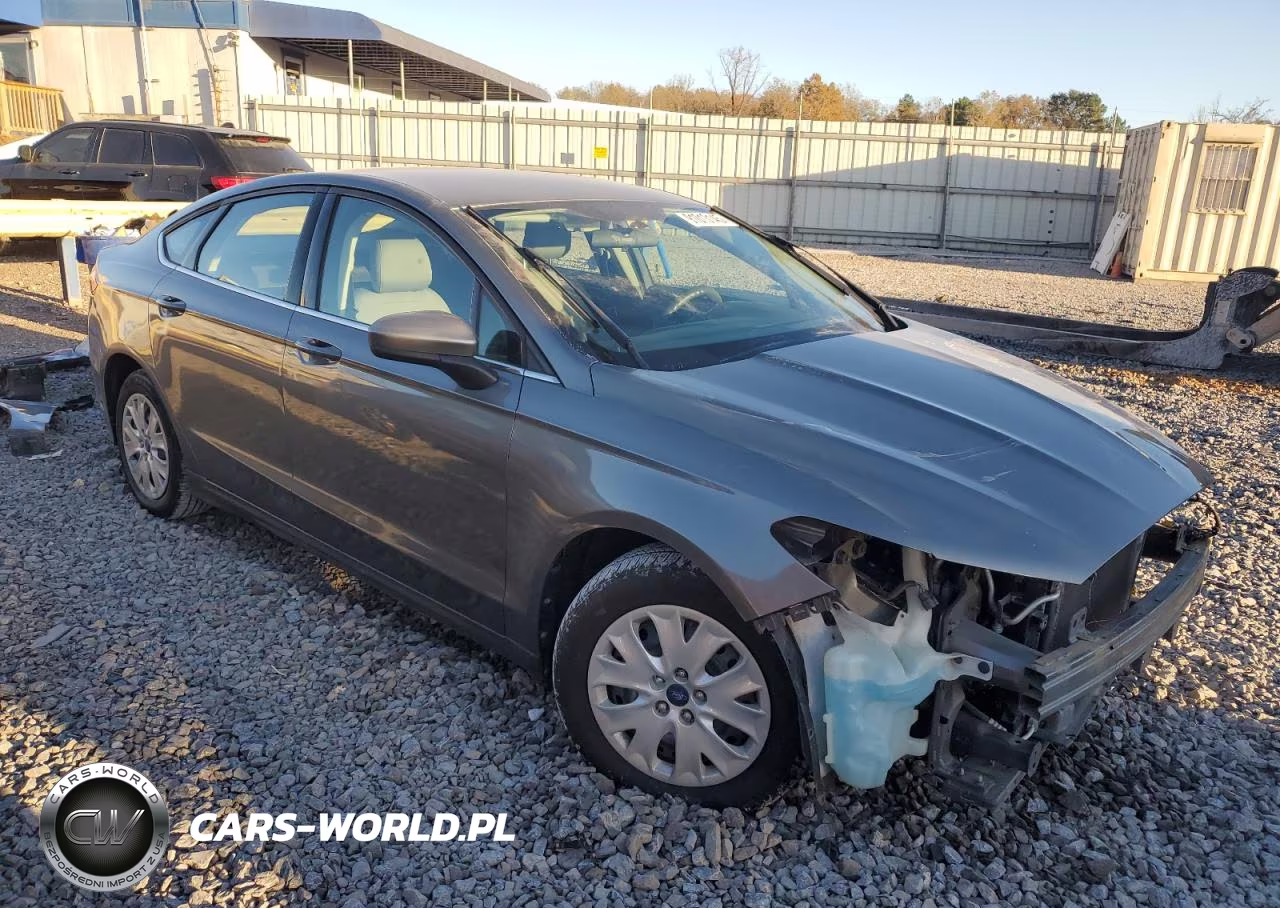2014 Ford Fusion S VIN:3FA6P0G75ER335194 - 4