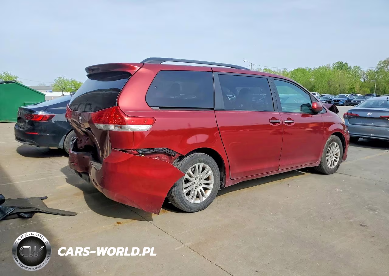 2011 Toyota Sienna VIN:5TDYK3DC8BS001948 - 3