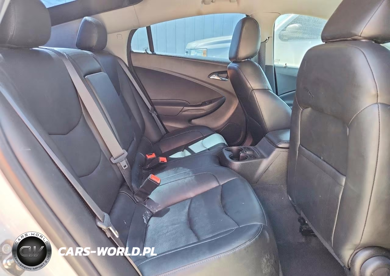 2018 Chevrolet Volt Premier VIN:1G1RD6S54JU135136 - 10