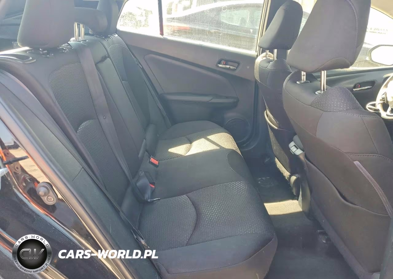 2021 Toyota Prius Le VIN:JTDKAMFU5M3151797 - 10