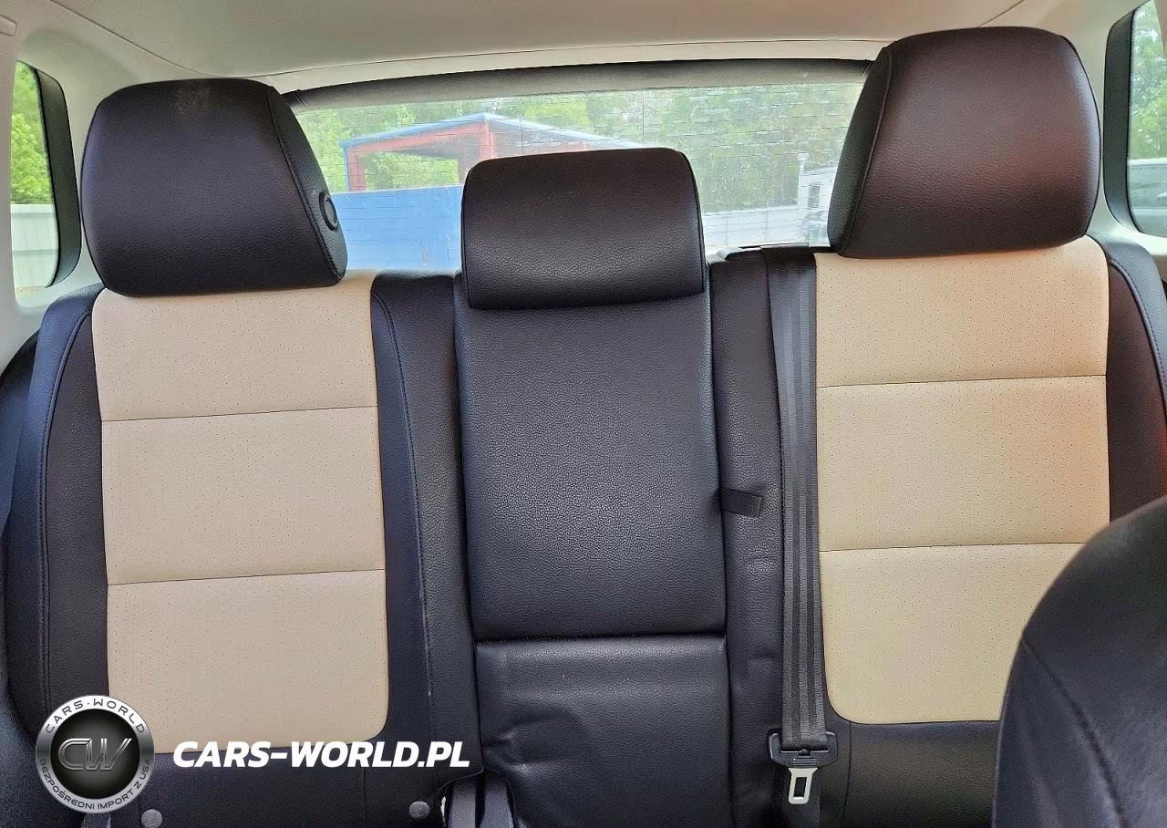 2016 Volkswagen Tiguan S VIN:WVGAV7AX7GW592462 - 10