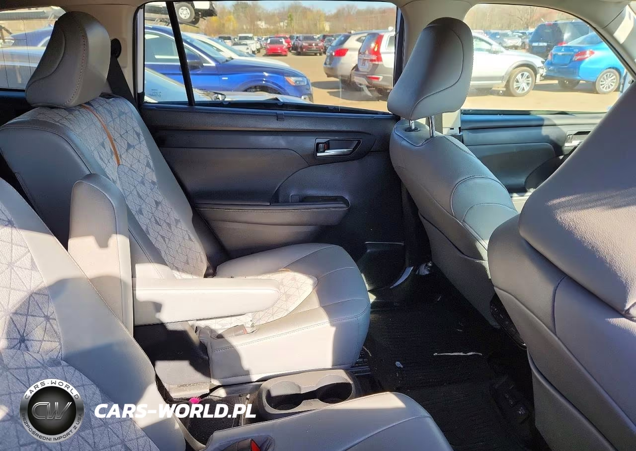 2023 Toyota Highlander Hybrid Bronze Edition VIN:5TDABRCH3PS580355 - 11