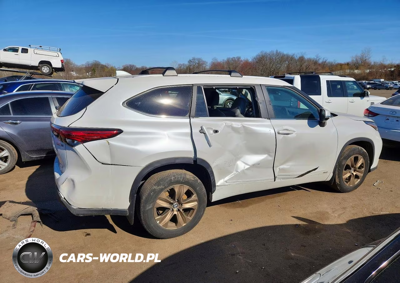 2023 Toyota Highlander Hybrid Bronze Edition VIN:5TDABRCH3PS580355 - 3