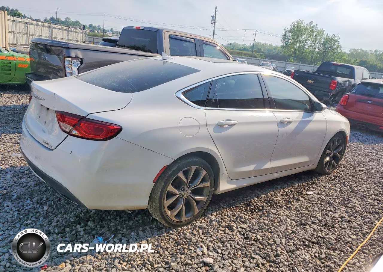 2015 Chrysler 200 C VIN:1C3CCCCGXFN662067 - 3
