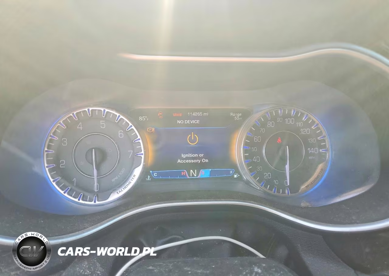 2015 Chrysler 200 C VIN:1C3CCCCGXFN662067 - 9