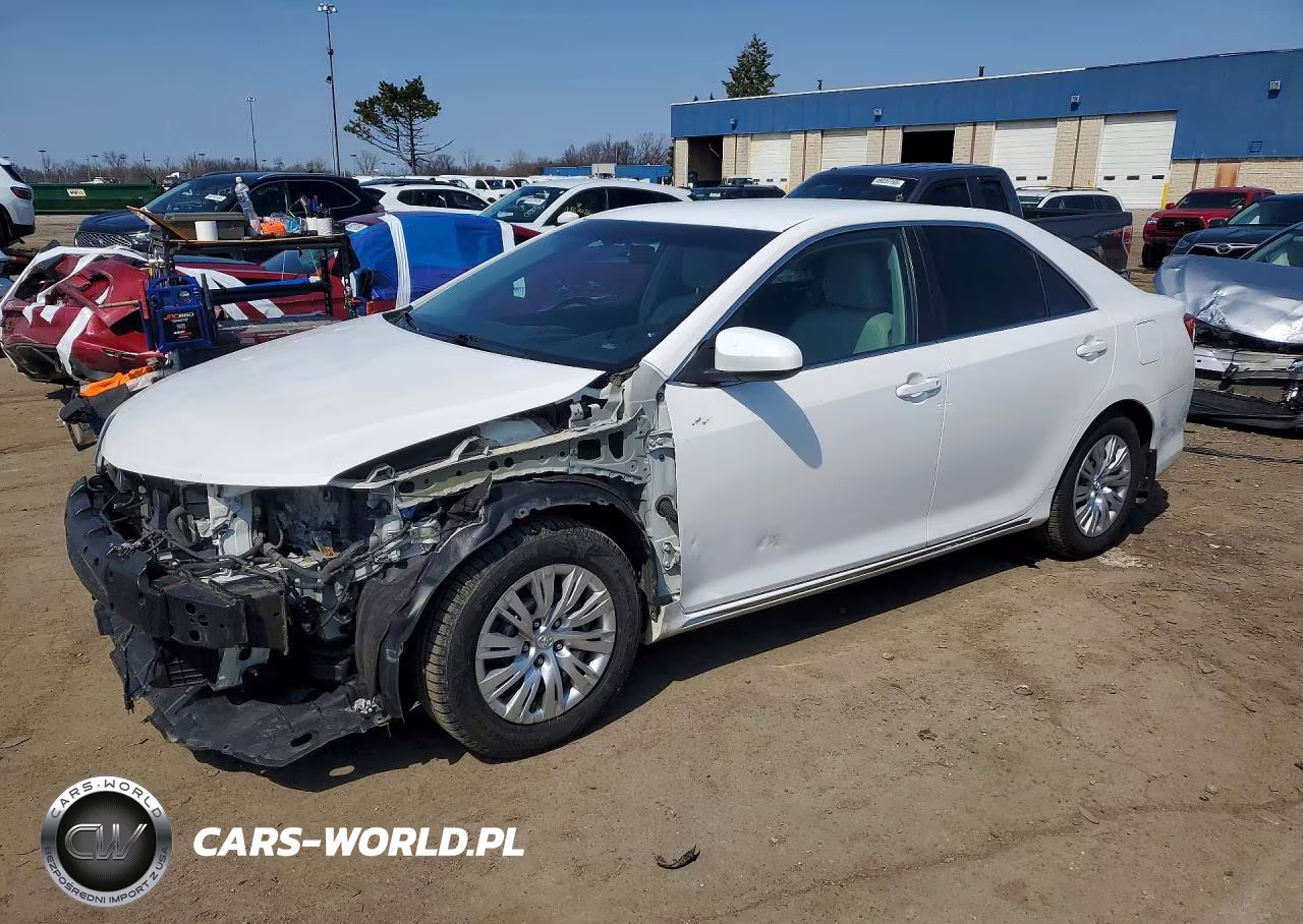 2014 Toyota Camry Hybrid Le – zdjęcie 1 z 12
