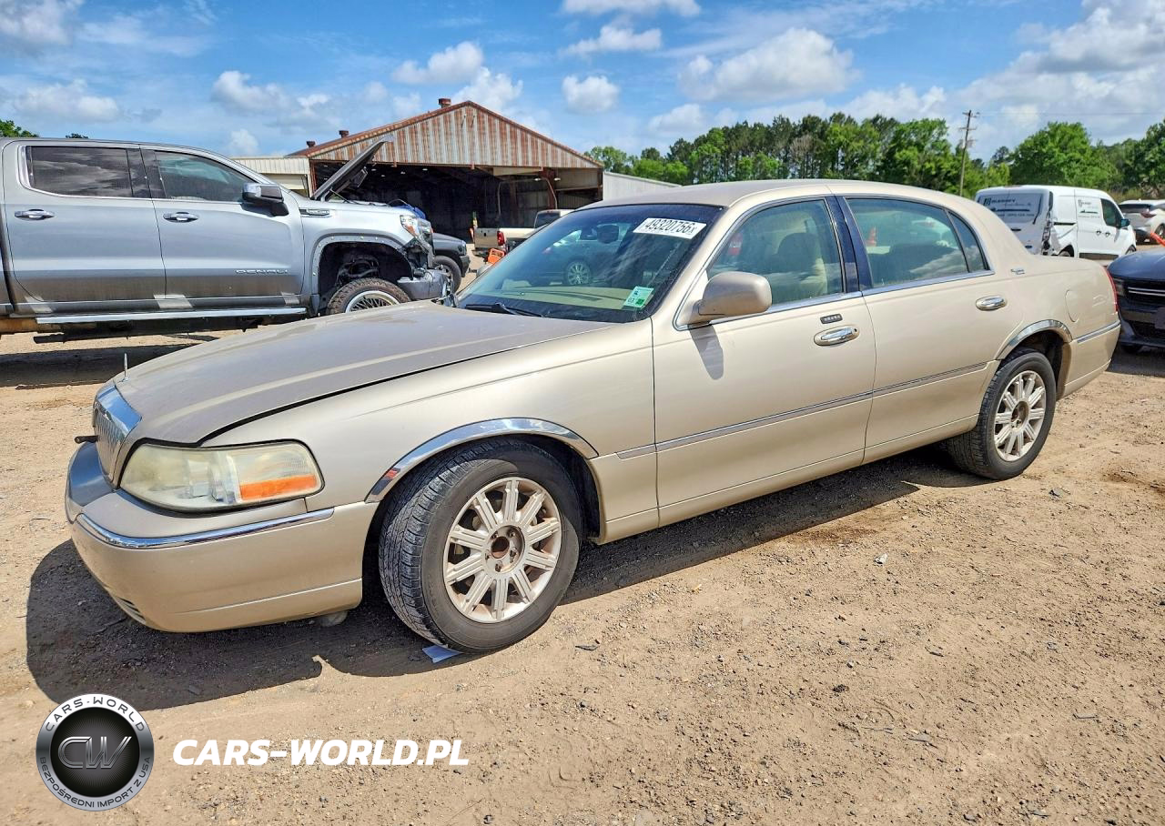 2006 Lincoln Town Car Signature Limited