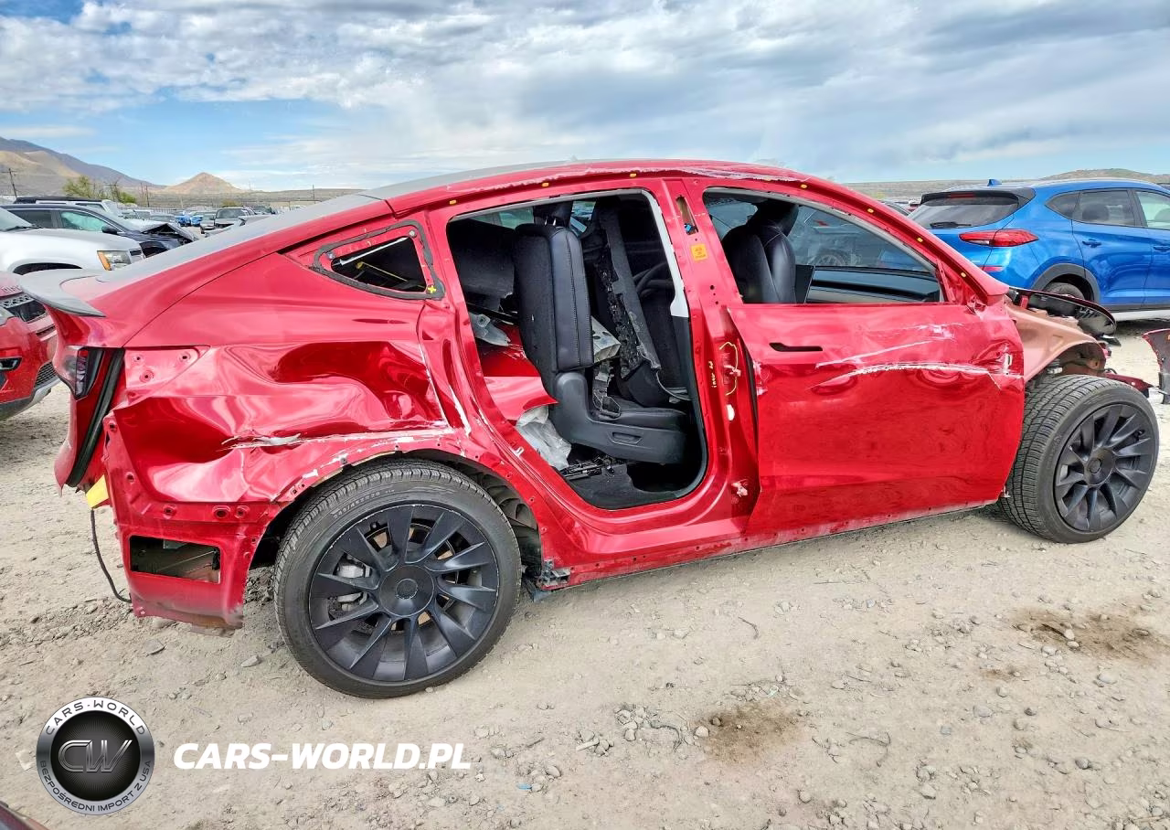 2023 Tesla Model Y VIN:7SAYGAEEXPF587475 - 3