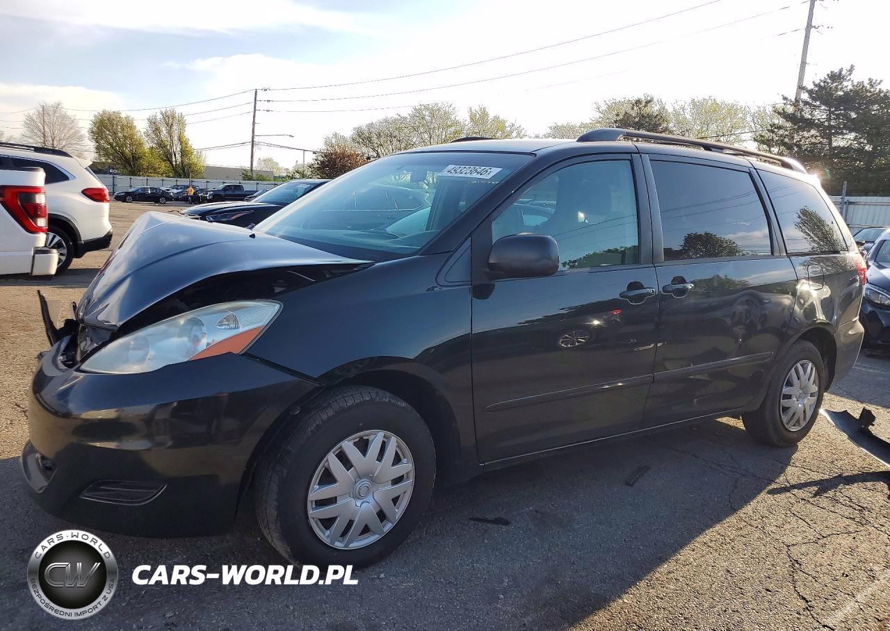 2010 Toyota Sienna Le 7-Passenger