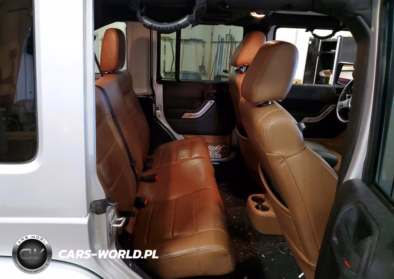 2012 Jeep Wrangler Unlimited Sahara VIN:1C4HJWEG6CL103709 - 11