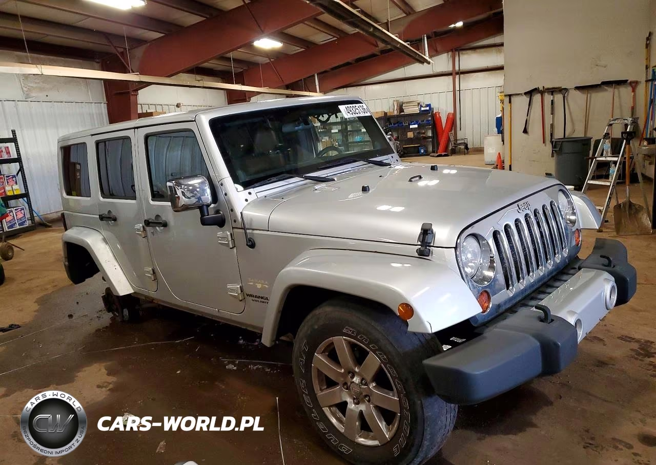 2012 Jeep Wrangler Unlimited Sahara VIN:1C4HJWEG6CL103709 - 4