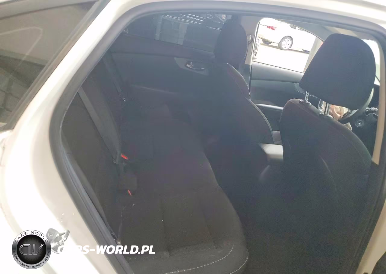 2021 Kia Forte Lxs VIN:3KPF24AD2ME339403 - 10