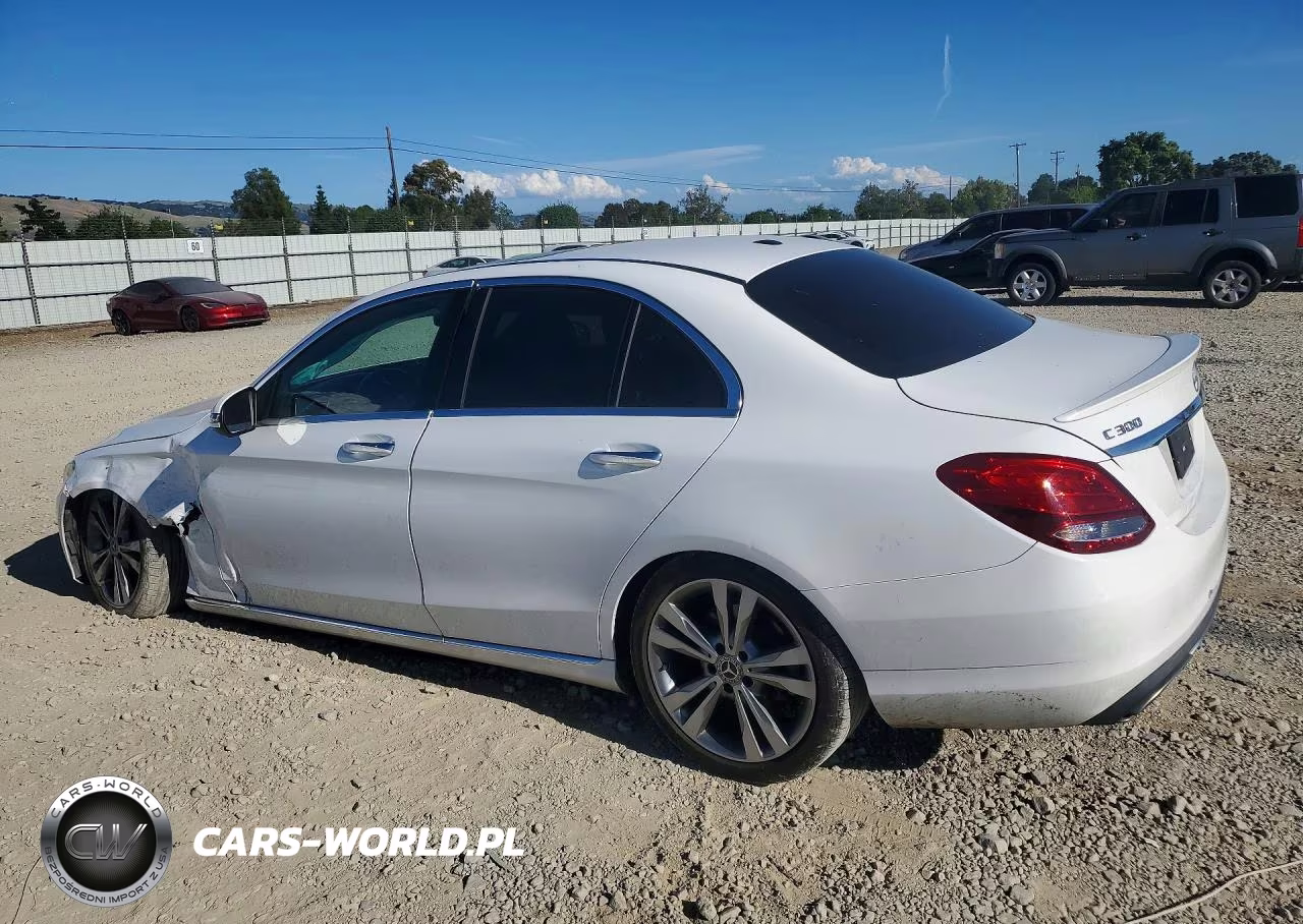 2018 Mercedes-Benz C 300 VIN:55SWF4JBXJU236561 - 2