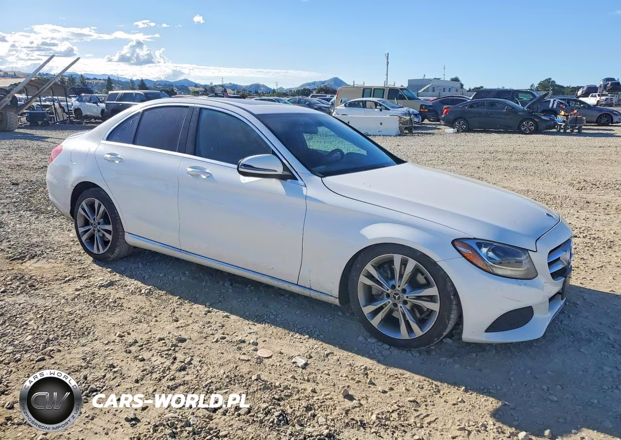 2018 Mercedes-Benz C 300 VIN:55SWF4JBXJU236561 - 4