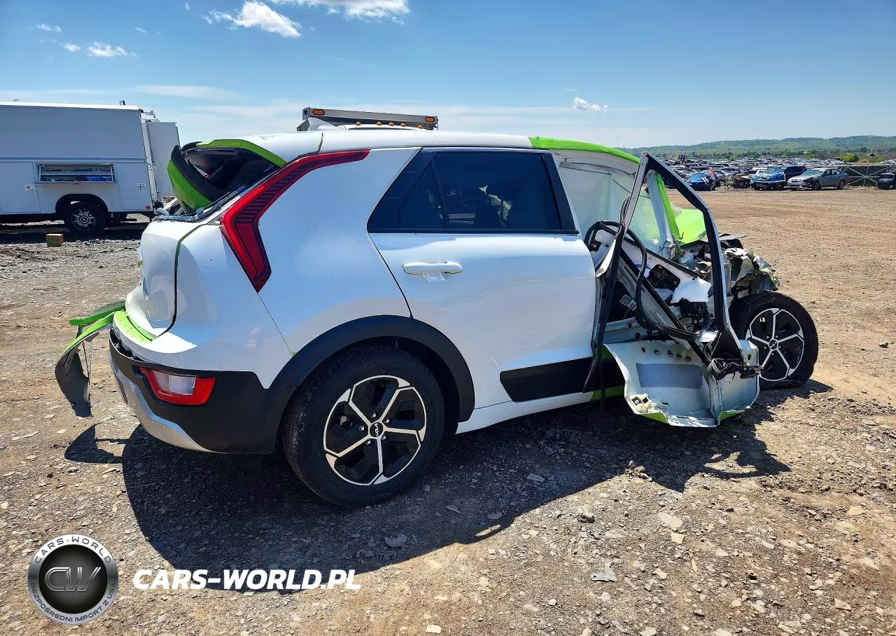 2024 Kia Niro Lx VIN:KNDCP3LEXR5189404 - 3