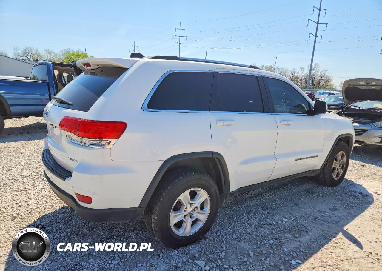 2017 Jeep Grand Cherokee Laredo VIN:1C4RJFAGXHC662004 - 3