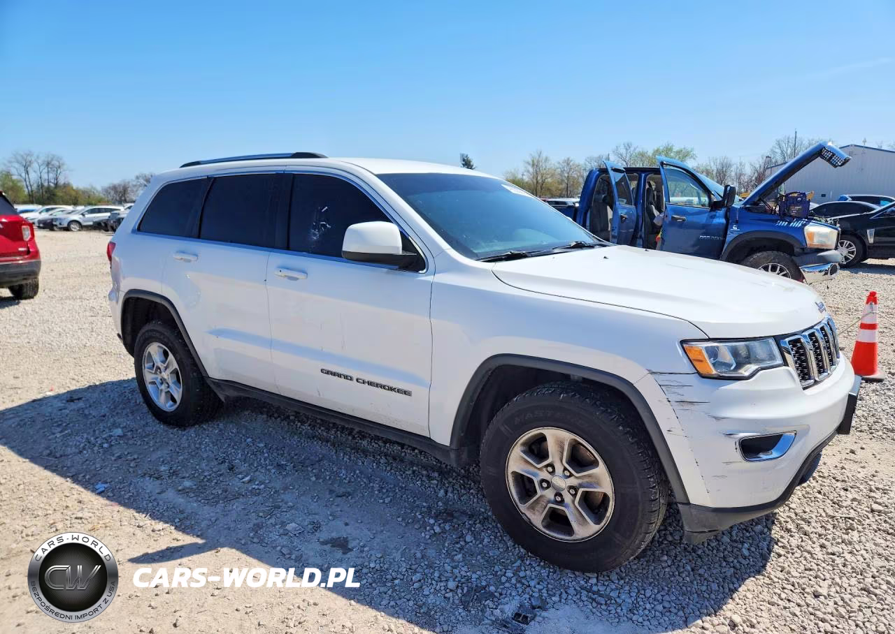 2017 Jeep Grand Cherokee Laredo VIN:1C4RJFAGXHC662004 - 4