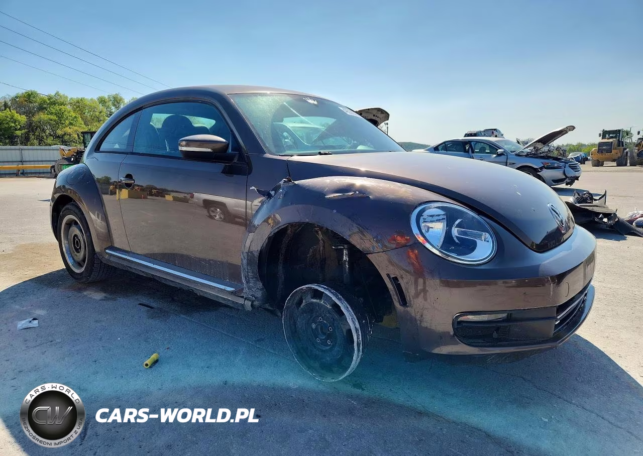2013 Volkswagen Beetle VIN:3VWJP7AT0DM631266 - 4