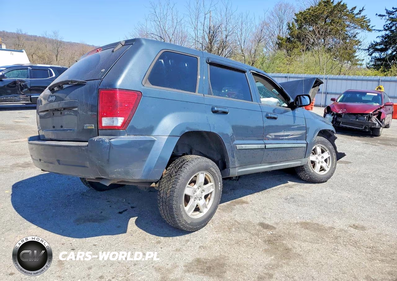 2007 Jeep Grand Cherokee Laredo VIN:1J8HR48P37C694721 - 3