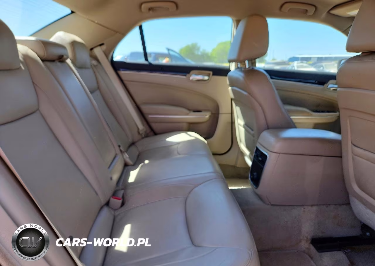 2014 Chrysler 300 VIN:2C3CCAAG4EH340152 - 10