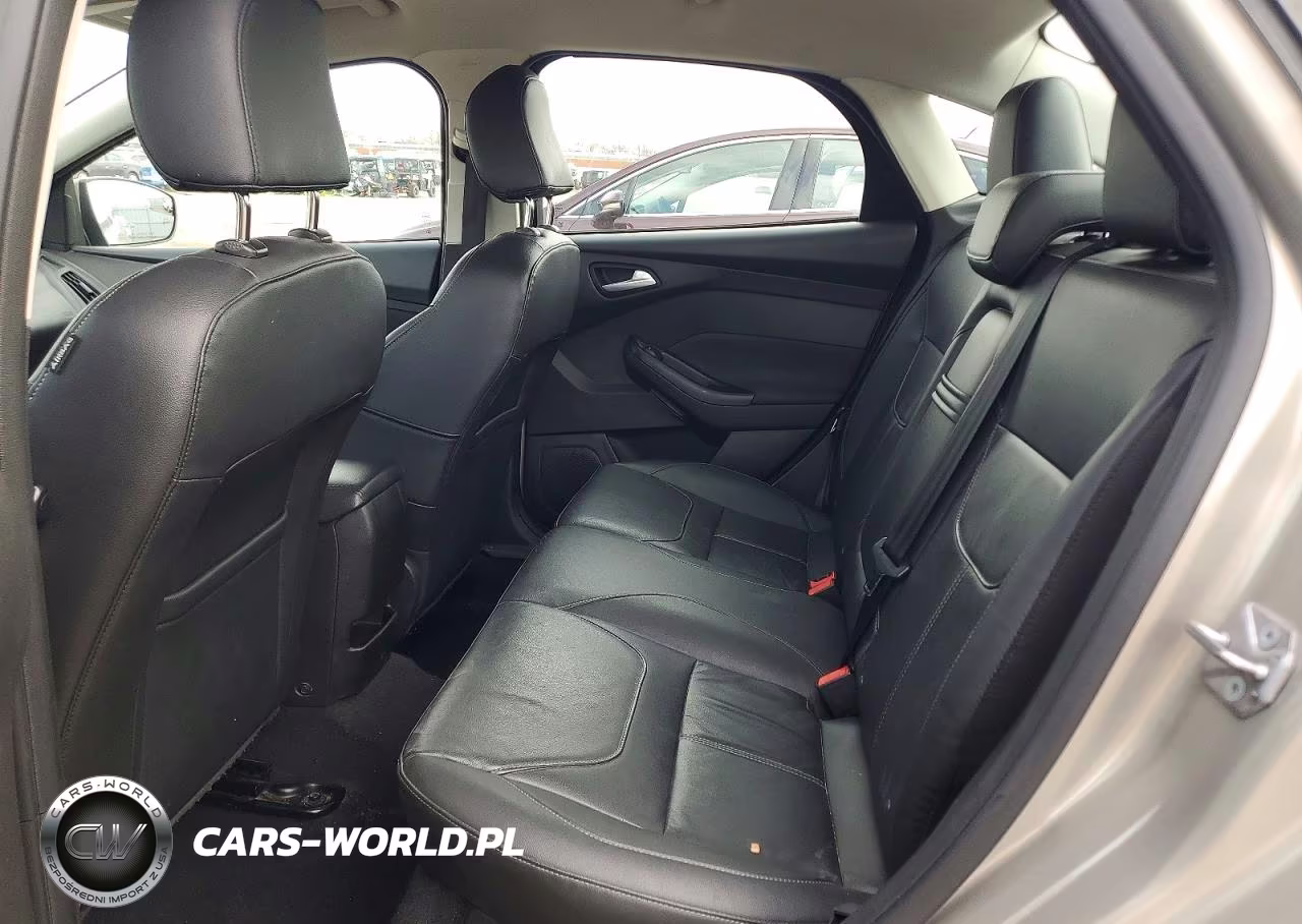 2015 Ford Focus Se VIN:1FADP3F28FL333633 - 10