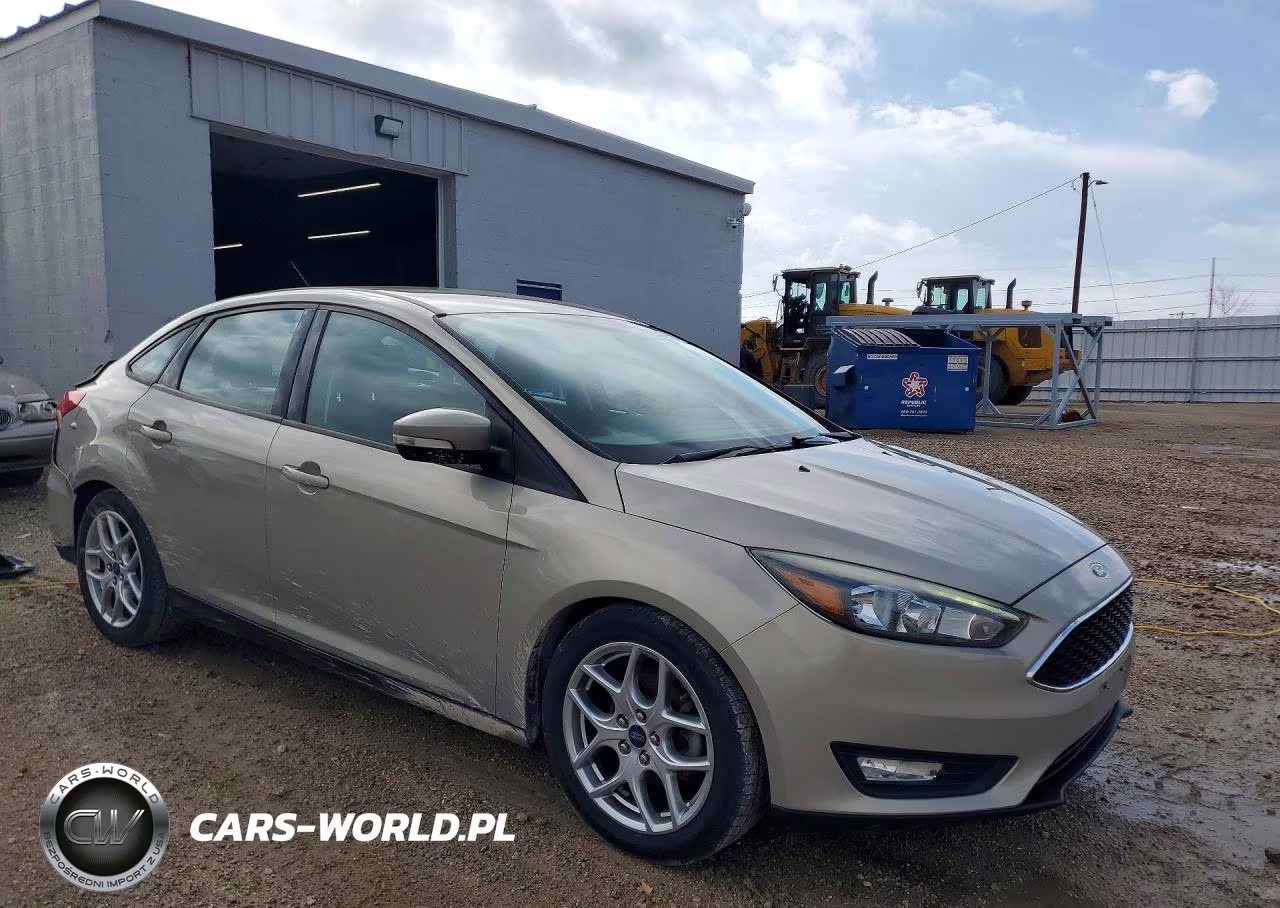 2015 Ford Focus Se VIN:1FADP3F28FL333633 - 4
