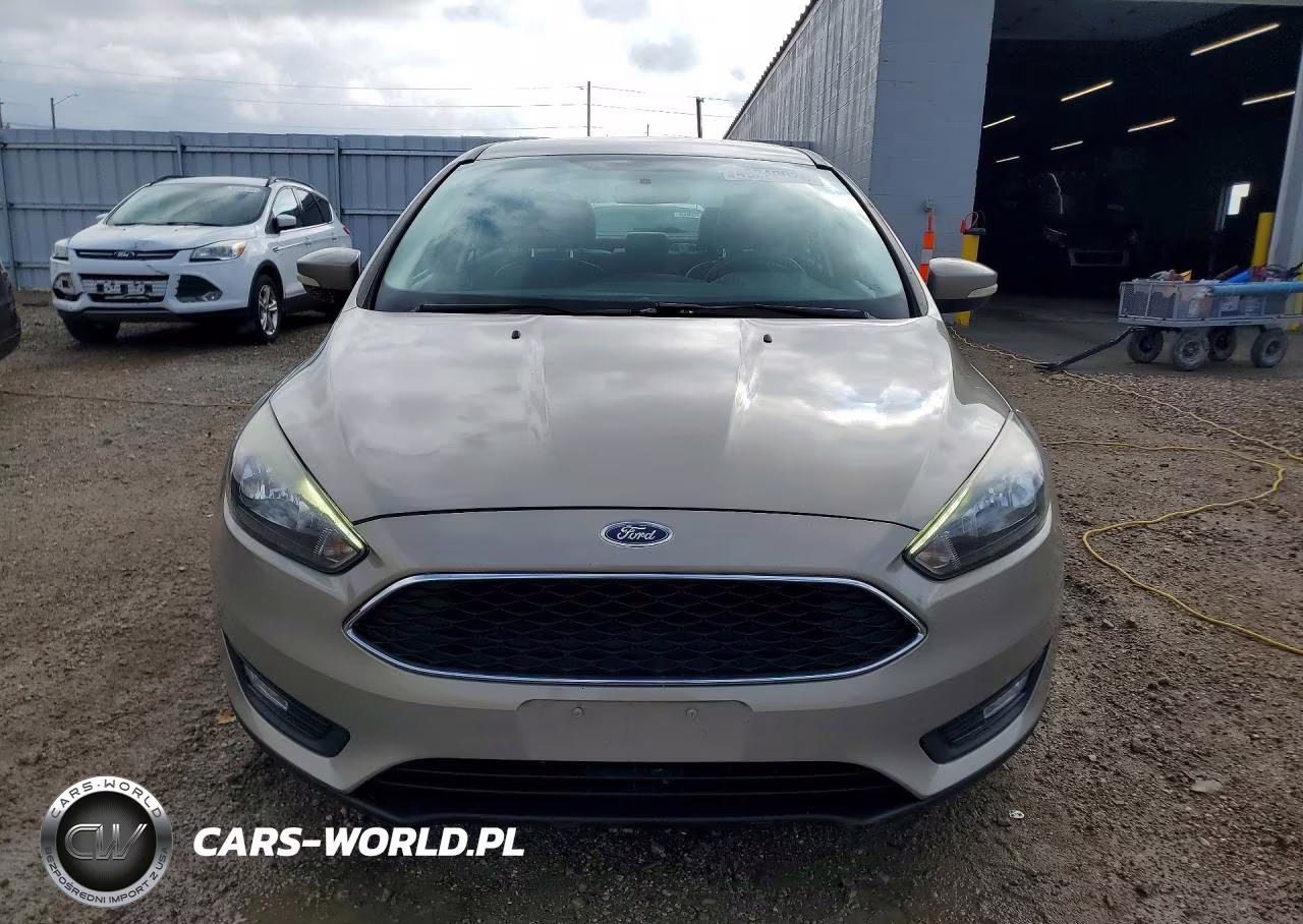 2015 Ford Focus Se VIN:1FADP3F28FL333633 - 5