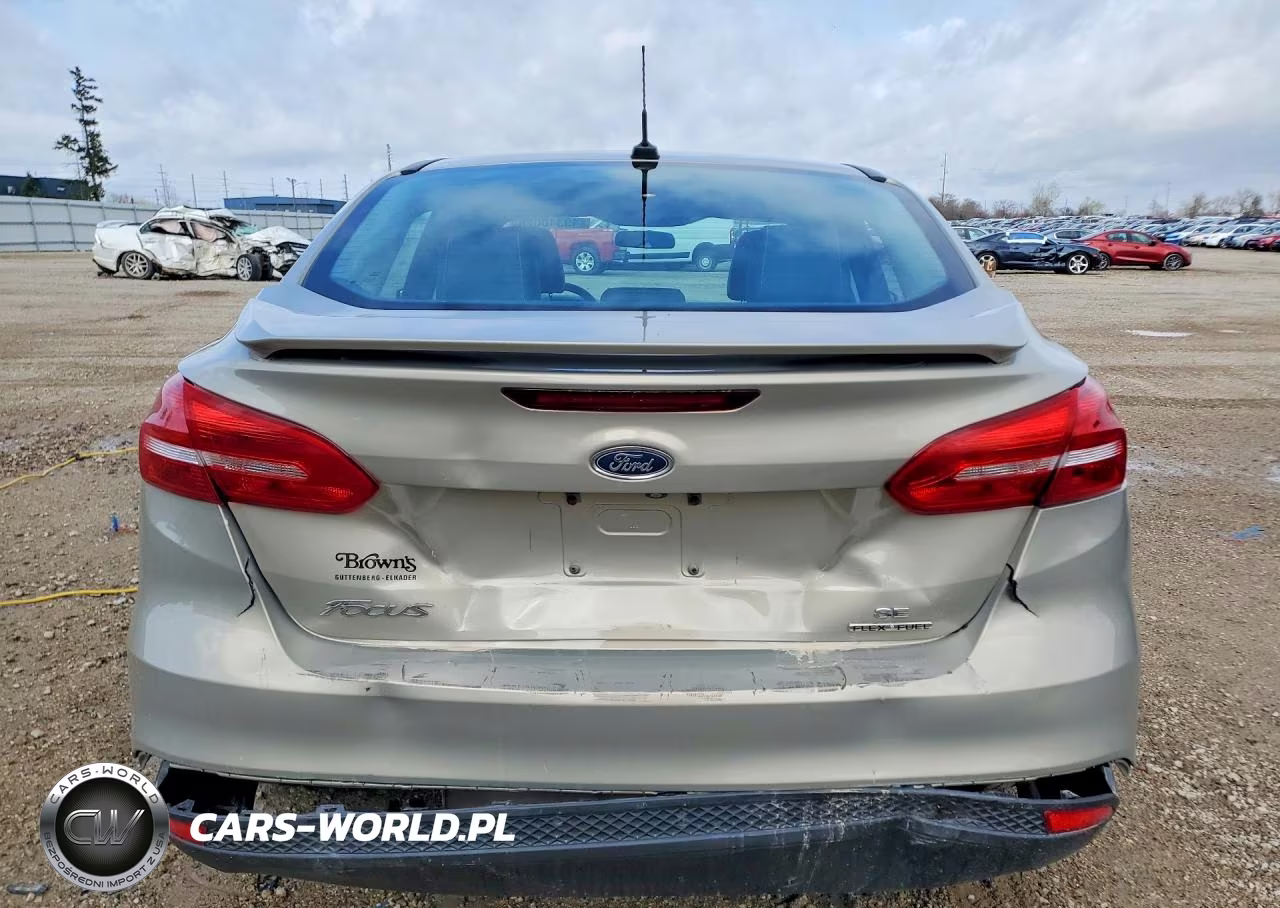 2015 Ford Focus Se VIN:1FADP3F28FL333633 - 6