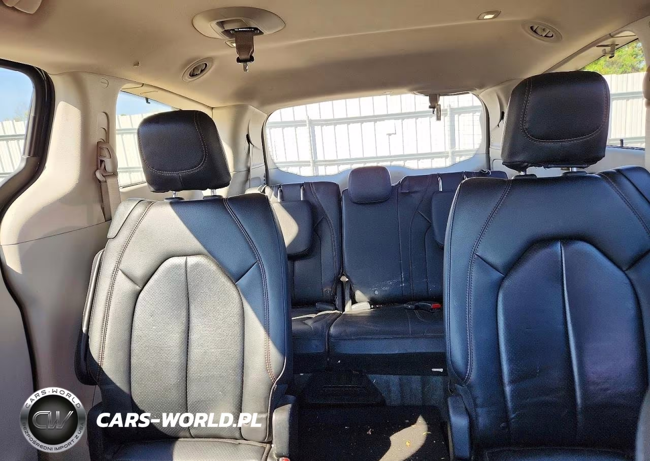 2019 Chrysler Pacifica Touring L VIN:2C4RC1BG2KR531501 - 10
