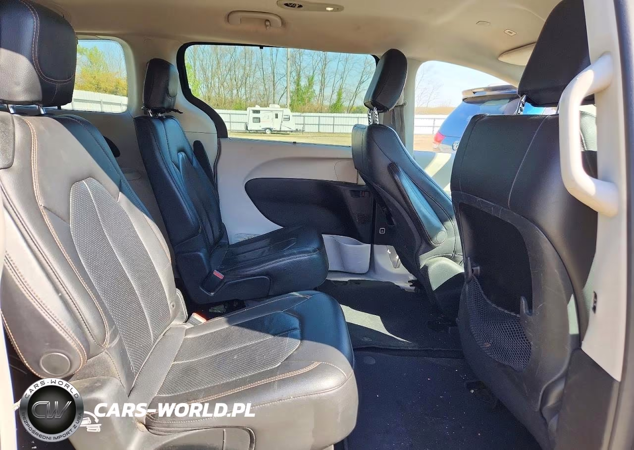2019 Chrysler Pacifica Touring L VIN:2C4RC1BG2KR531501 - 11