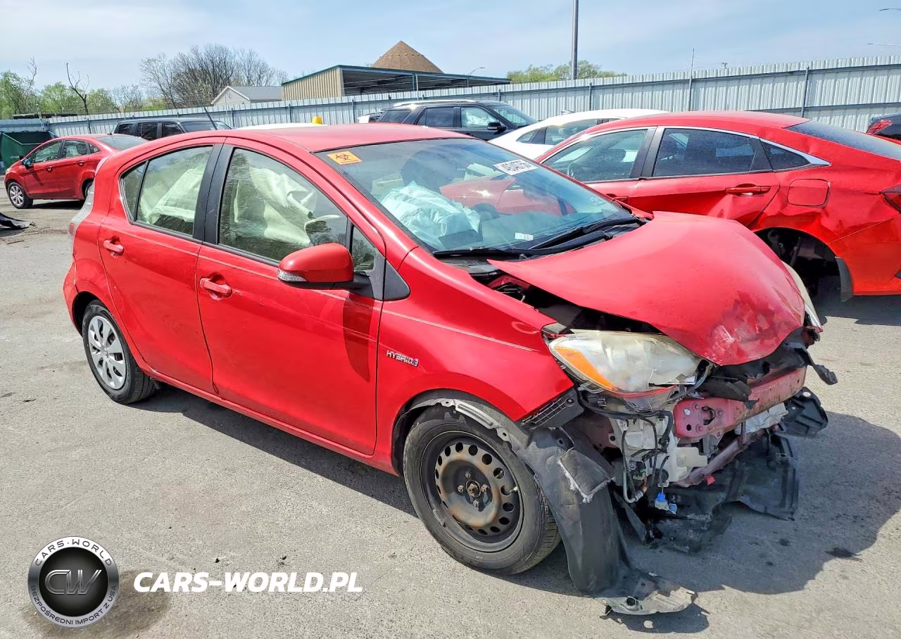 2013 Toyota Prius C Two VIN:JTDKDTB3XD1549114 - 4
