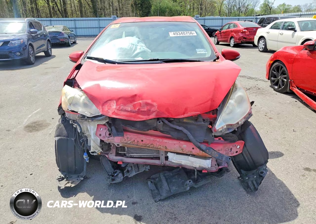 2013 Toyota Prius C Two VIN:JTDKDTB3XD1549114 - 5