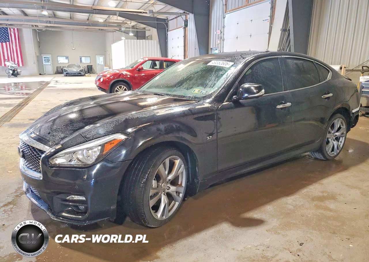 2017 Infiniti Q70 3.7