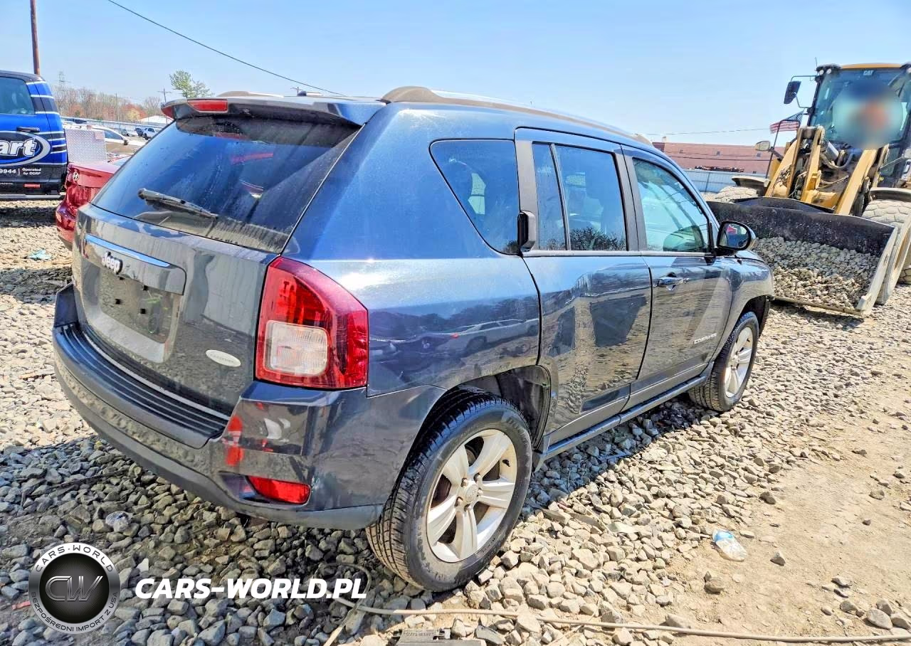 2014 Jeep Compass Latitude VIN:1C4NJDEB4ED816178 - 3