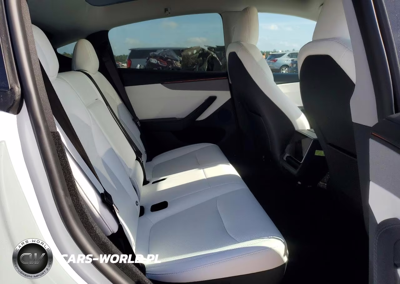 2026 Tesla Model Y VIN:7SAYGDED6TA461775 - 10