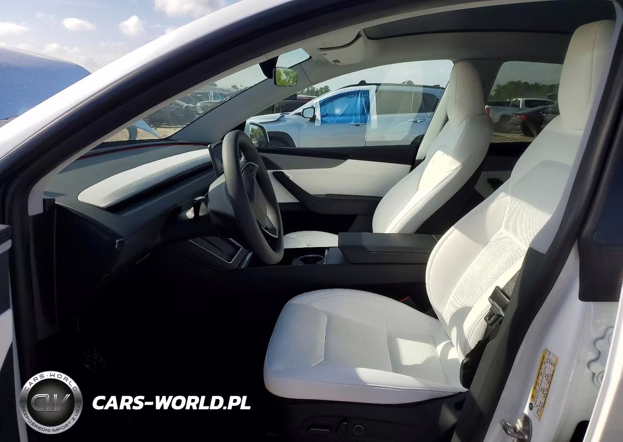 2026 Tesla Model Y VIN:7SAYGDED6TA461775 - 7