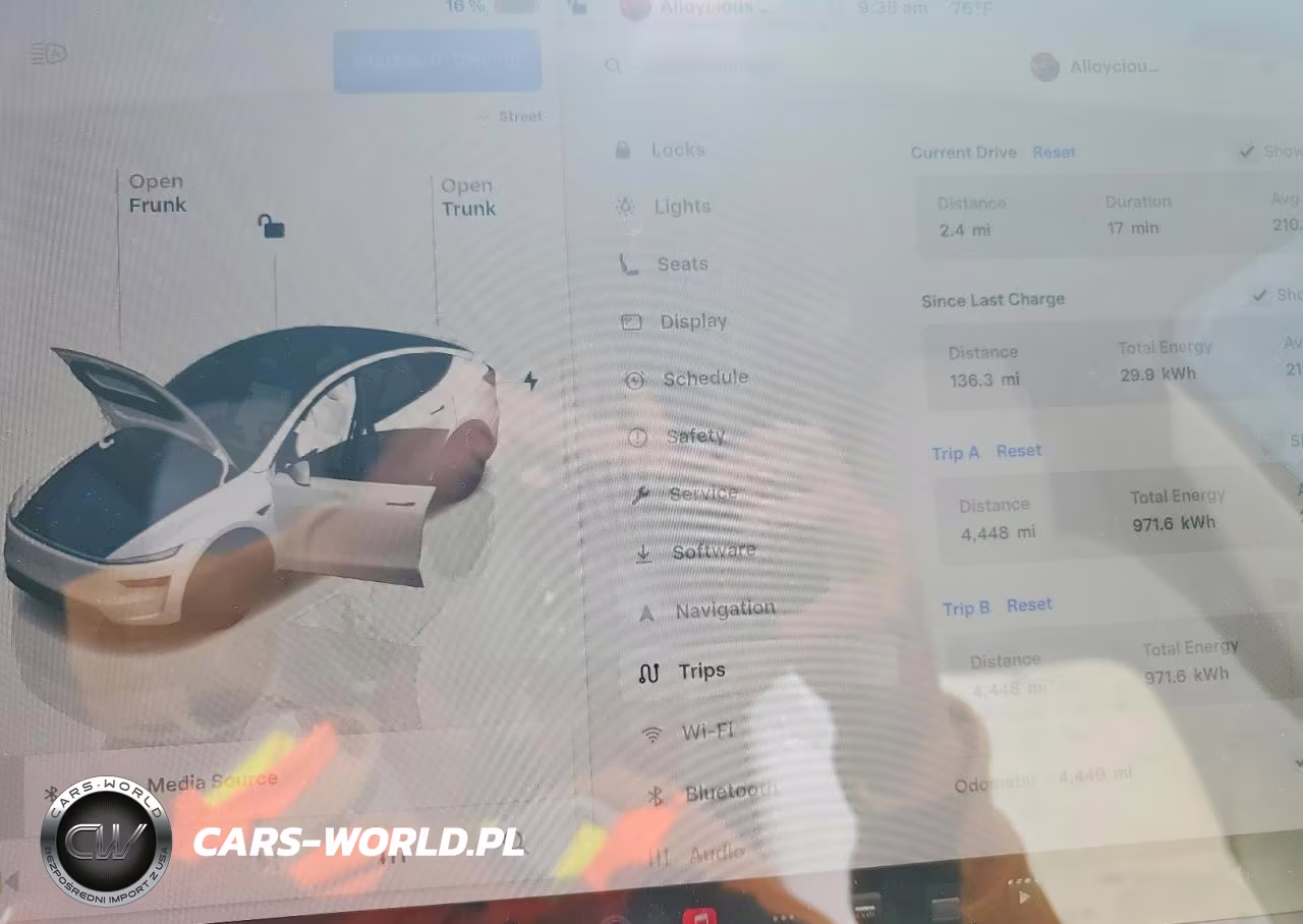 2026 Tesla Model Y VIN:7SAYGDED6TA461775 - 9