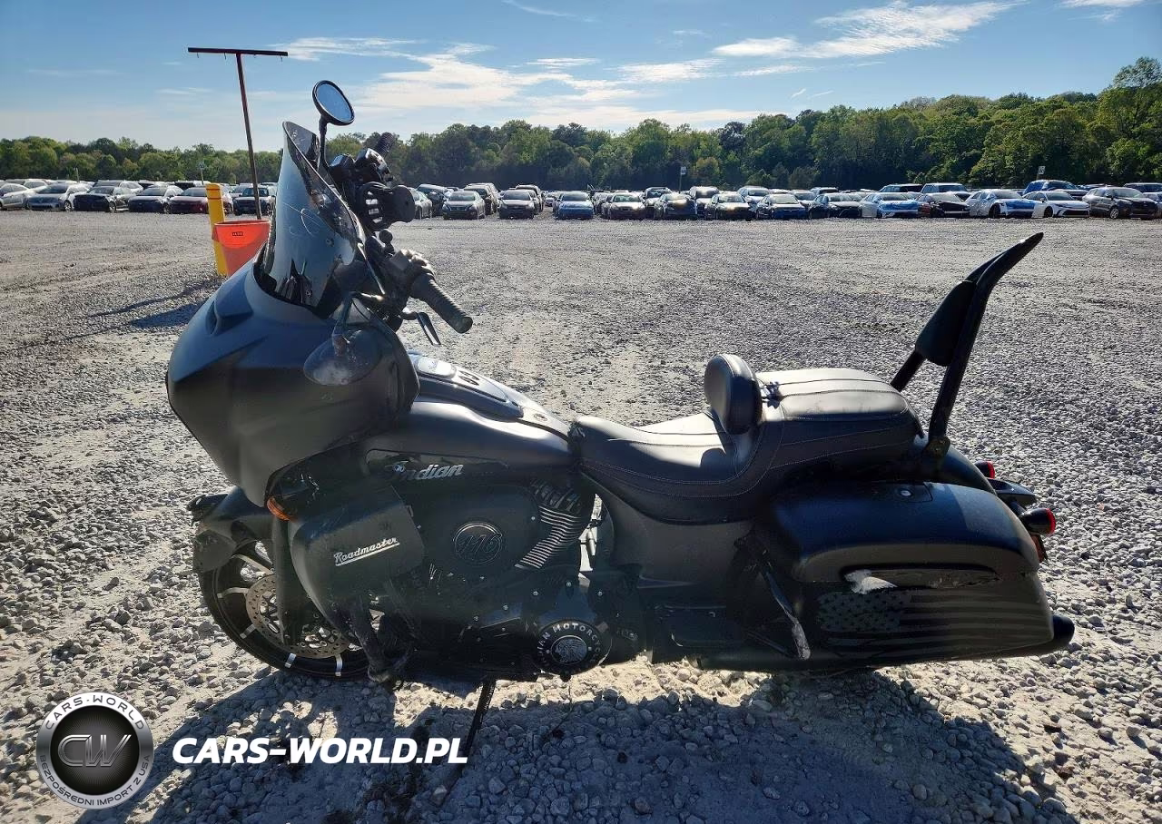 2021 Indian Motorcycle Co. Roadmaster Dark Horse VIN:56KTKDBB2M3398906 - 3