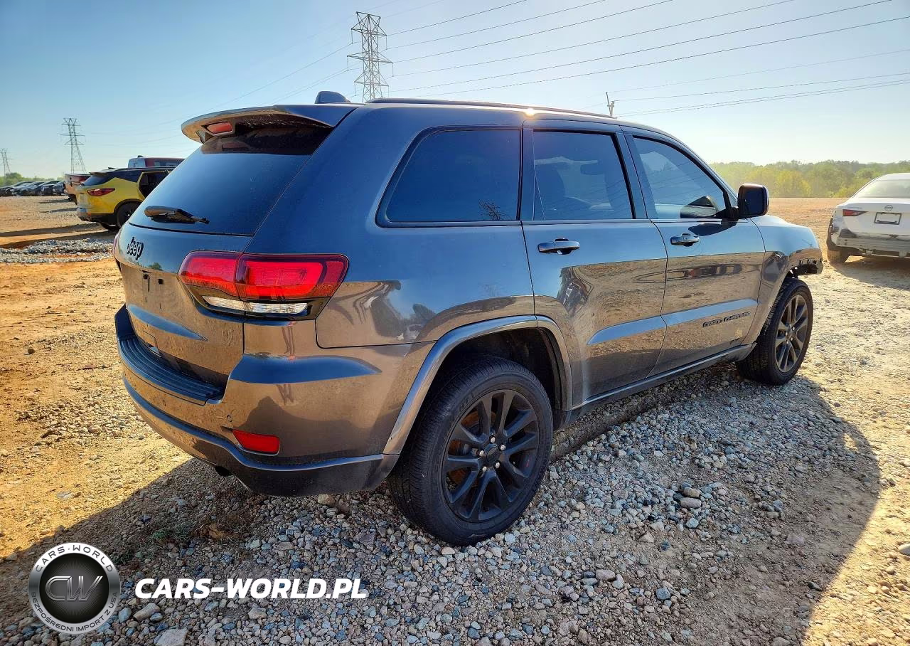 2018 Jeep Grand Cherokee Laredo VIN:1C4RJFAG6JC103572 - 3