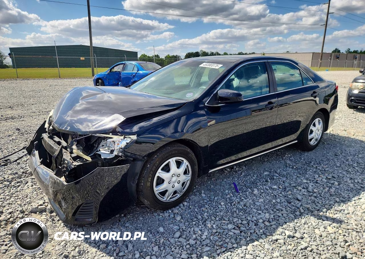 2014 Toyota Camry Le – zdjęcie 1 z 12