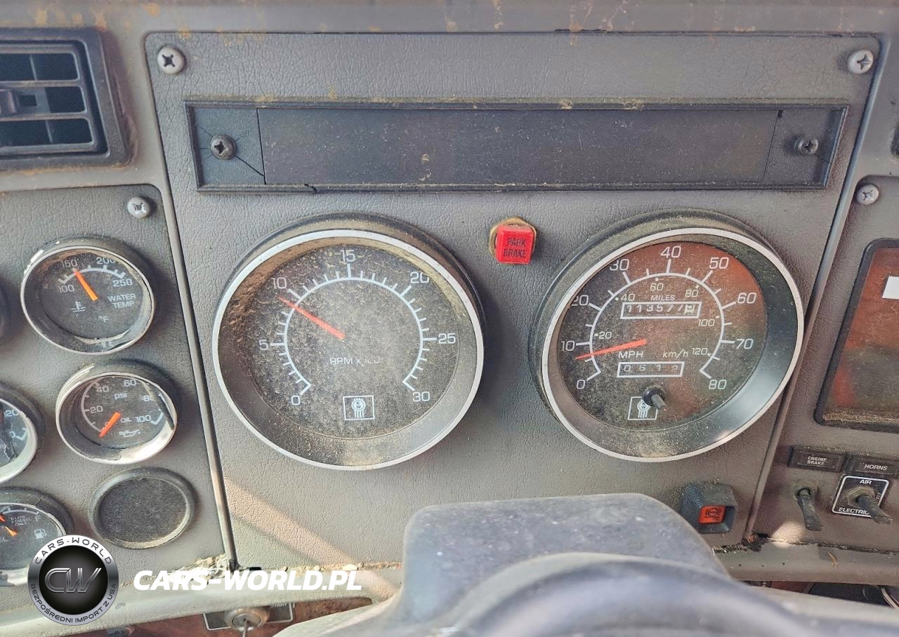 2010 Kenworth K270-K370 Dump Truck VIN:2XKHAM7A3AM263534 - 8