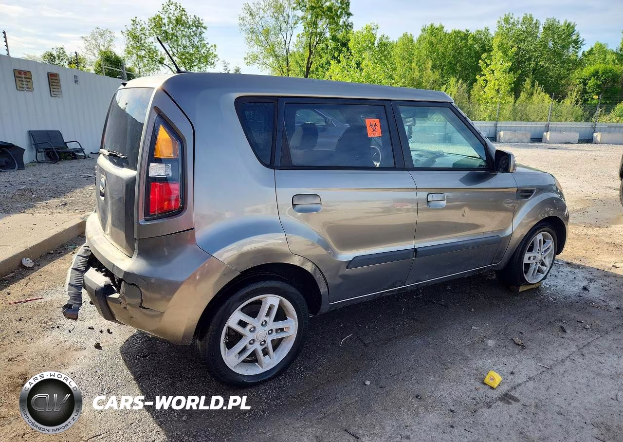 2010 Kia Soul + VIN:KNDJT2A27A7035473 - 3