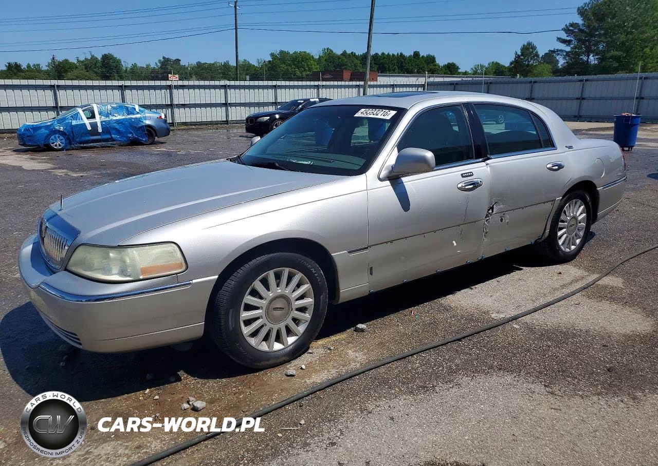 2005 Lincoln Town Car Signature Limited