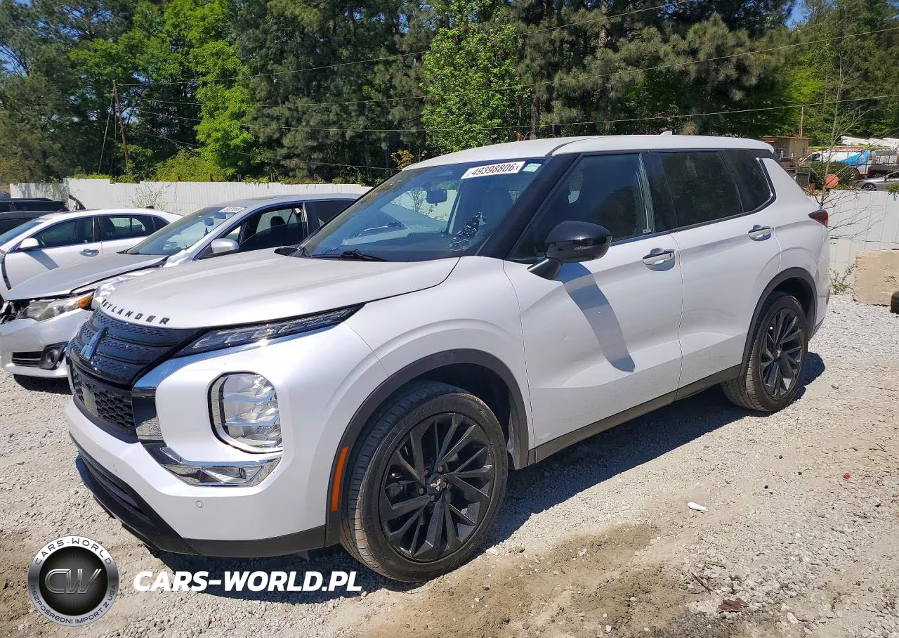 2023 Mitsubishi Outlander Se